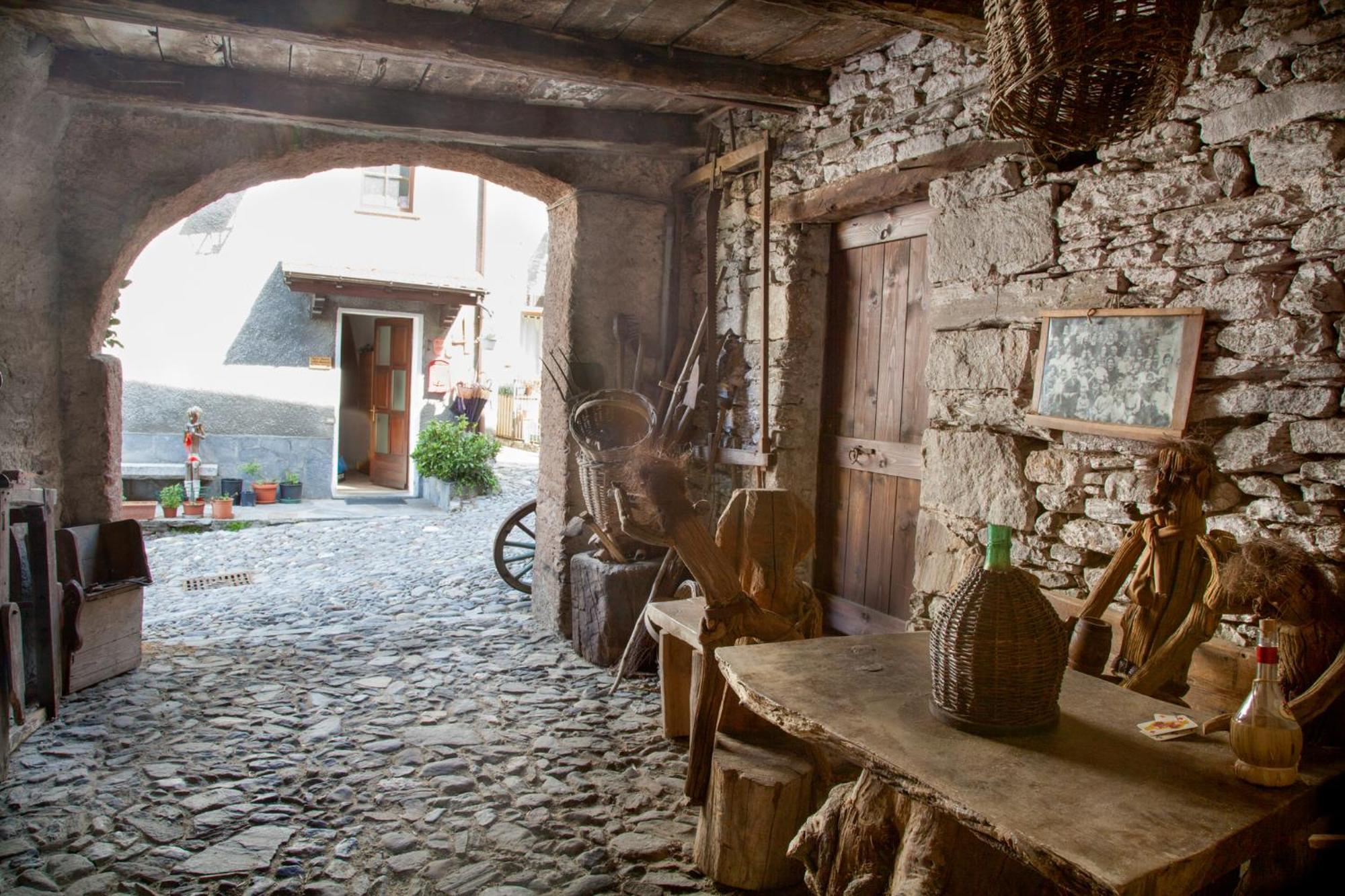 Casa Del Borgo "Terra & Fuoco" Sul Lago Maggiore Maccagno Екстер'єр фото