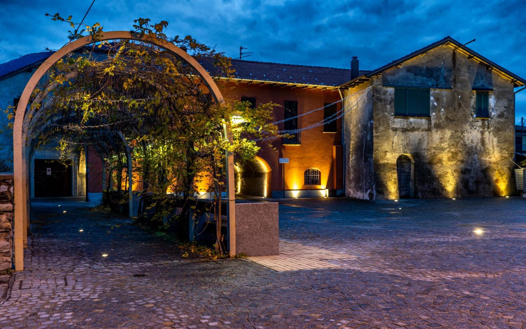 Casa Del Borgo "Terra & Fuoco" Sul Lago Maggiore Maccagno Екстер'єр фото